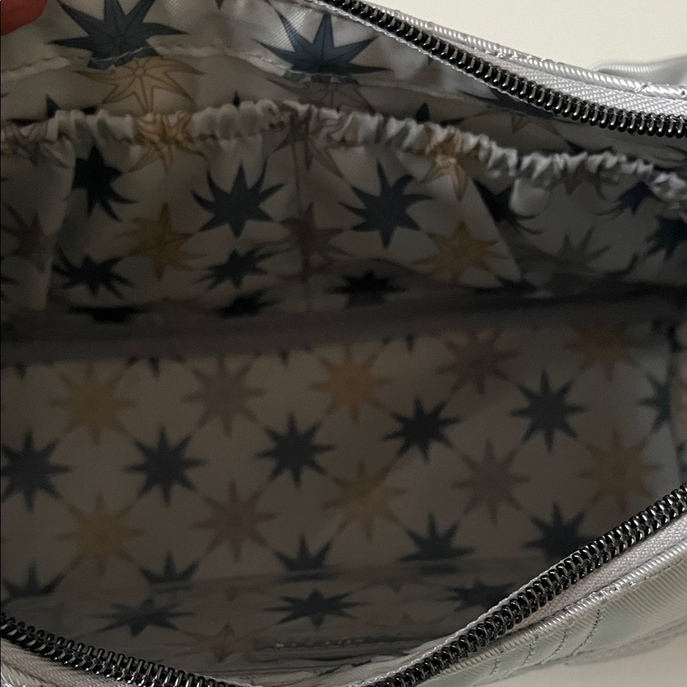 Lug Groove Silver Satin Luxe Bag NWT - Picture 3 of 5